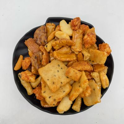 ซื้อ ครั๊กเกอร์ข้าวผงในรสเกลือรสเบา กระจ่างกระจ่าง และเป็นอาหารว่างที่เหมาะสําหรับครอบครัว online manufacture