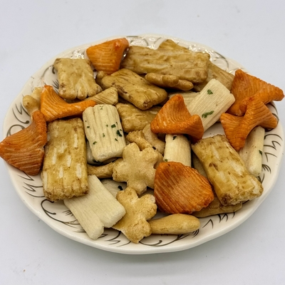 ราคาดี ครีสปี้ ผสมข้าวครั๊กเกอร์ อาหารว่างอร่อยเอเชีย สําหรับขายปลีก ออนไลน์